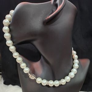 212. Jazzy vintage necklace